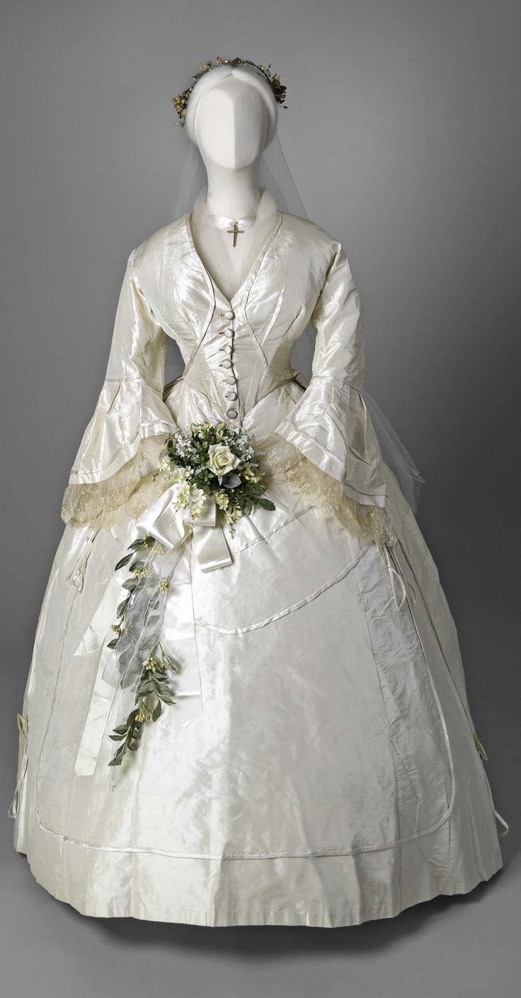 Wedding dress, 1865 Dresses From The 1800s, Vintage Weddingdress, Antique Wedding Dresses, 1860 Fashion, Victorian Wedding, Old Dresses, Victorian Clothing, Antique Dress, Wedding Gowns Vintage