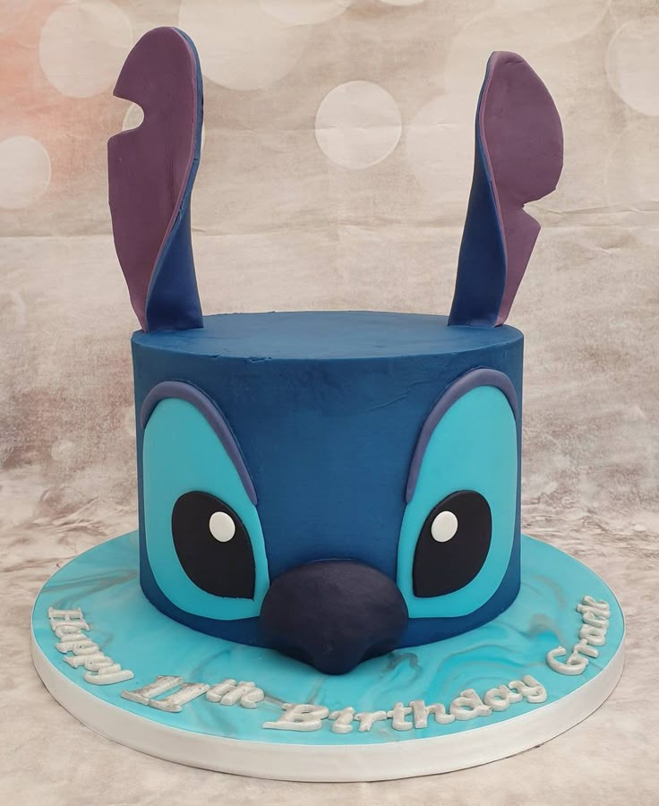 Reddit - FondantHate - Buttercream stitch cake Stitch Birthday Cake, Lilo I Stitch, Lilo And Stitch Cake, Nurse Cake, Nursing Cake, Stitch Cake, Stitch Party, Whiskey Cake, Inside Cake