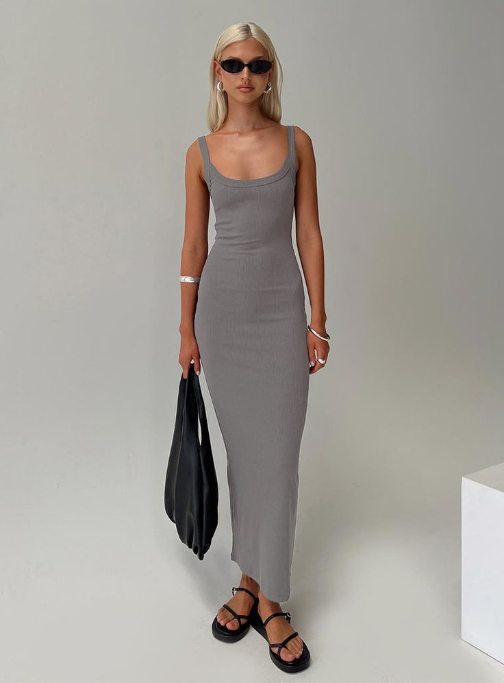 Montwood Maxi Dress Charcoal Hailey Baldwin Street Style, Trend 2025, Grey Maxi Dress, White Trousers, Nude Shoes, Dress Slim, Fleece Dress, Outerwear Outfit, Ribbed Dresses