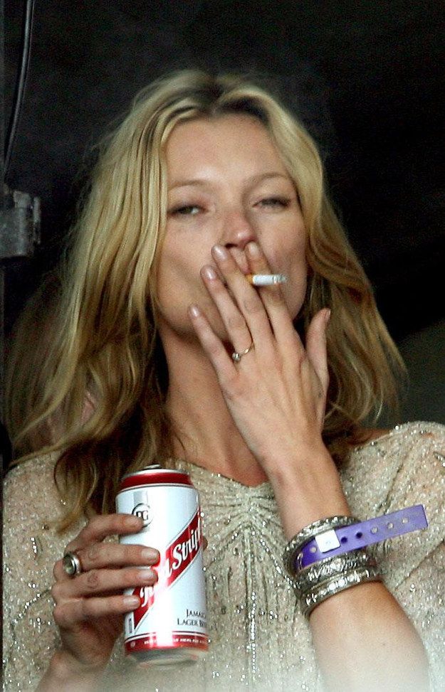 2007: But even non-human beings need another cigarette and Red Stripe break. Kate Mess, Kate Moss Fashion, Marlene Mckinnon, Moss Fashion, Kate Moss Style, Queen Kate, Miss Moss, Rest And Relaxation, Drinking Beer