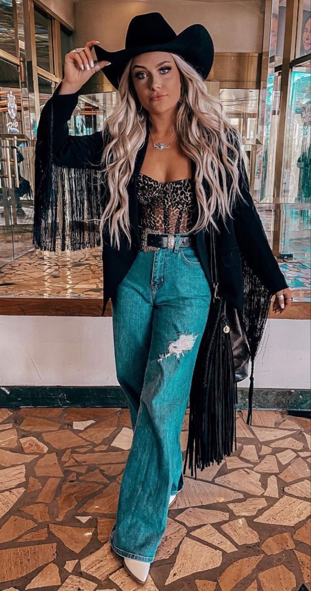 Country Bar Outfit, Mode Coachella, Traje Cowgirl, Nashville Style Outfits, Mode Country, Nfr Outfits, Country Bar, Country Concert Outfits, Bar Outfits