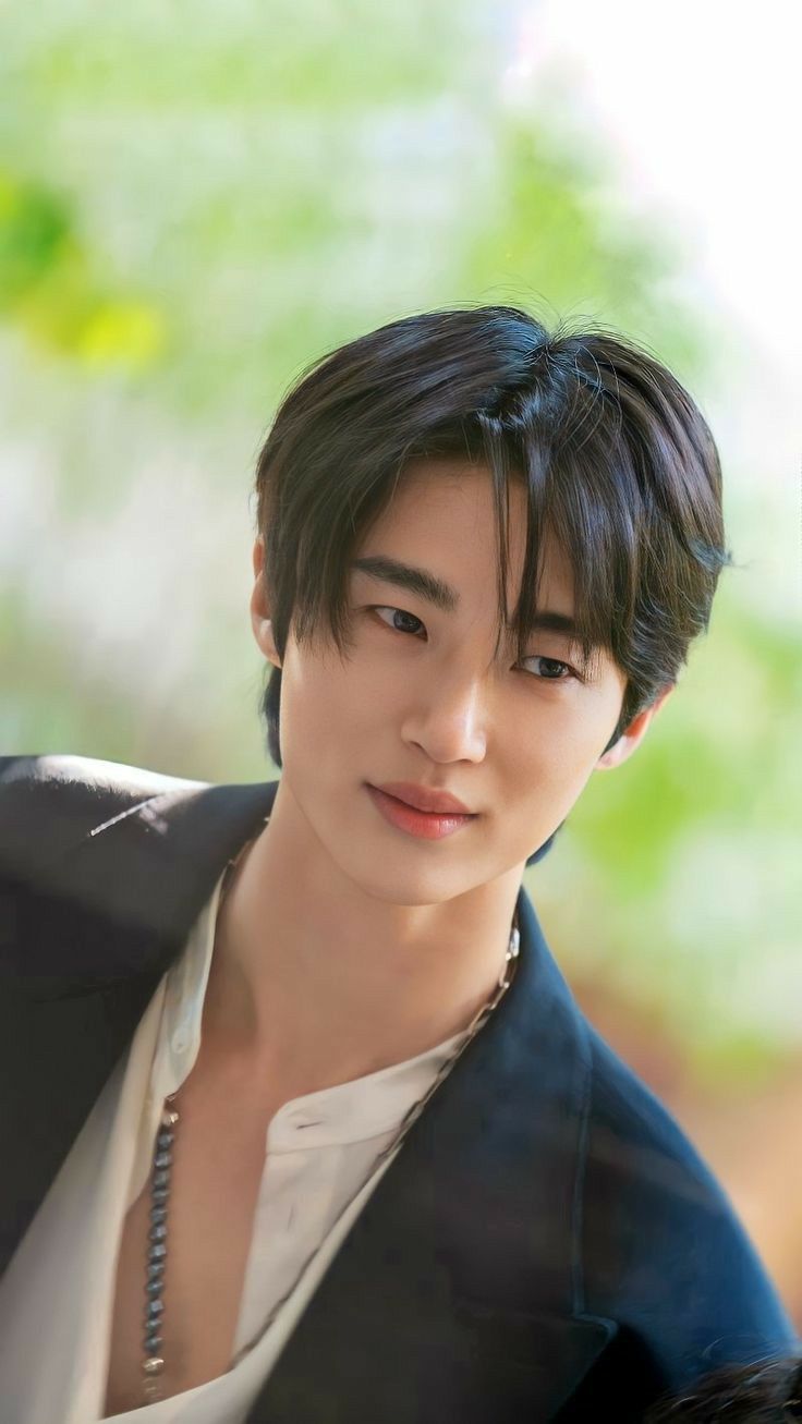 Most Handsome Korean Actors, Byeon Woo Seok, Korean Male Actors, Interesting Pictures, Ideal Type, Strong Girls, Cute Celebrity Guys, Handsome Actors, Kdrama Actors