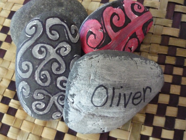 Name stones for the collage area to help tamariki recognise and copy ...