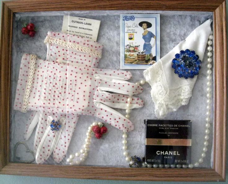 vintage shadow box ideas - Google Search Shadow Box Ideas Vintage Jewelry, Shadow Box For Wedding Dress, Vintage Christmas Shadow Boxes, Vintage Shadow Box Mirror, Shadow Box Vintage Toys, Printers Tray, Family Memories, Shadow Boxes, Memory Box