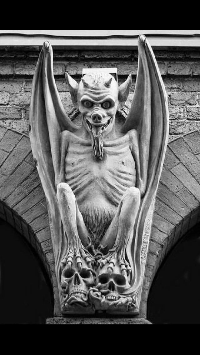 a gargoyle statue on the side of a building