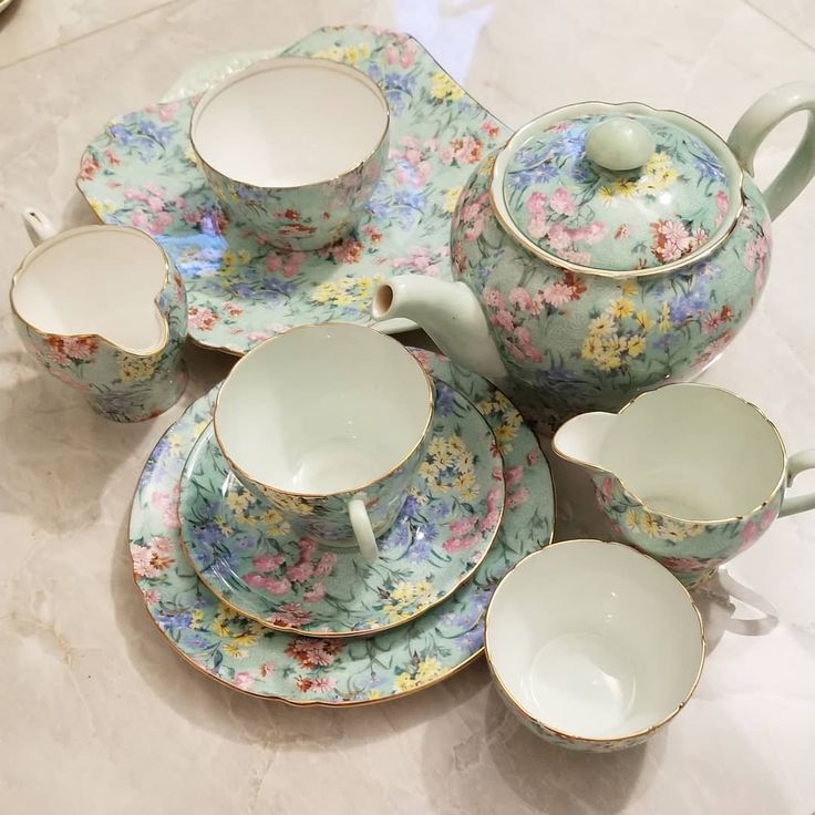 a tea set with matching cups and saucers