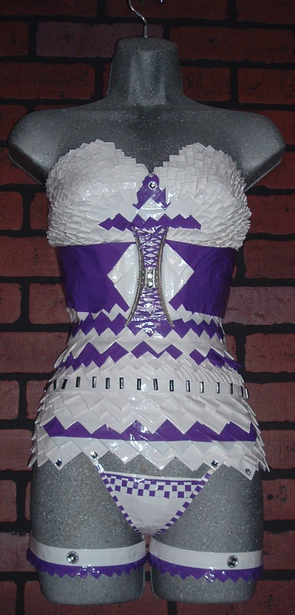 Corset made of duct tape. Duct Tape Clothes, Duct Tape Diy, Tape Fashion, Diy Fashion Trends, Closet Diy, Diy Outfits, Tape Design, Dramatic Makeup, Duck Tape