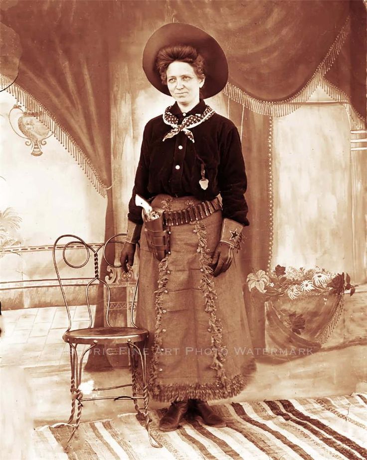 Old West cowgirl rancher photo circa 1875. Old West Cowgirl, Soiled Doves, Wild West Outfits, Cowgirl Images, Fantasy Western, Cowgirl Things, Old West Photos, Bareback Riding, Cowgirl Vintage