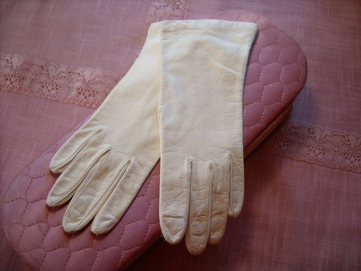 White Kid Gloves by LeapofFaithCraftVin on Etsy Faith Crafts, Costume Wedding, Horse Races, Hat Day, Kid Gloves, Neo Victorian, Cos Play, Leather Gloves, Vintage Linens