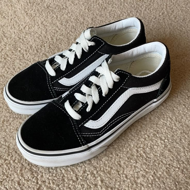 Vans Kids Size 2 Old Skool Black And White Shoes. Worn Once. Like Brand New!!! See Pics. School Necessities, Soft Preppy, Virgo Rising, Black And White Vans, Old Skool Black, Vans Shoe, Vans Kids, Vans Black And White, Black And White Shoes