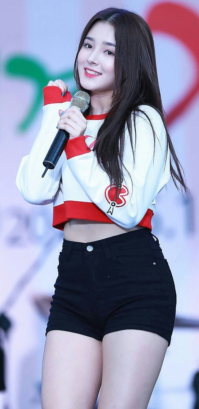 Nancy Queen, Momoland Nancy, Nancy Jewel, Nancy Jewel Mcdonie, Nancy Momoland, Man Wallpaper, Desi Wedding, Kpop Idols, Korean Beauty