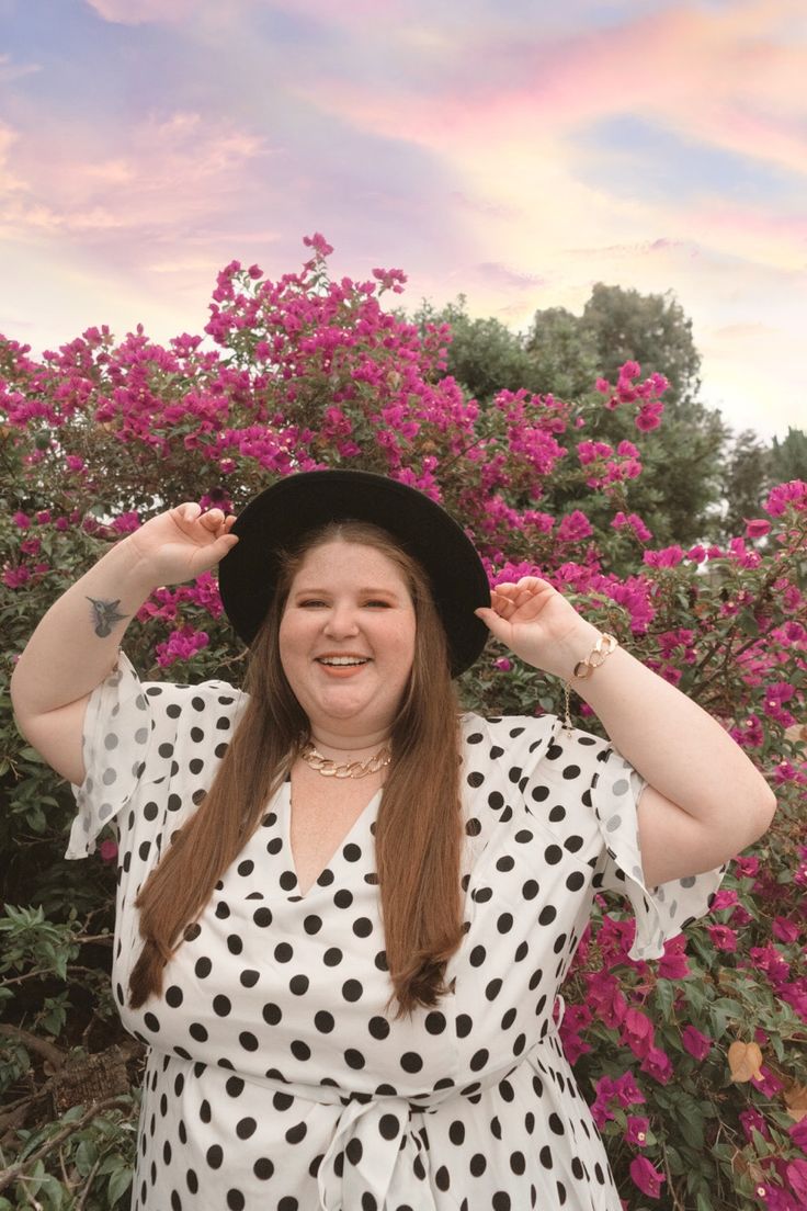 Polka Dotted Dress, Plus Size Outfits Casual, Redhead Woman, Dotted Dress, Natural Redhead, Black Slides, White Polka Dot Dress, Business Thank You, In The Desert