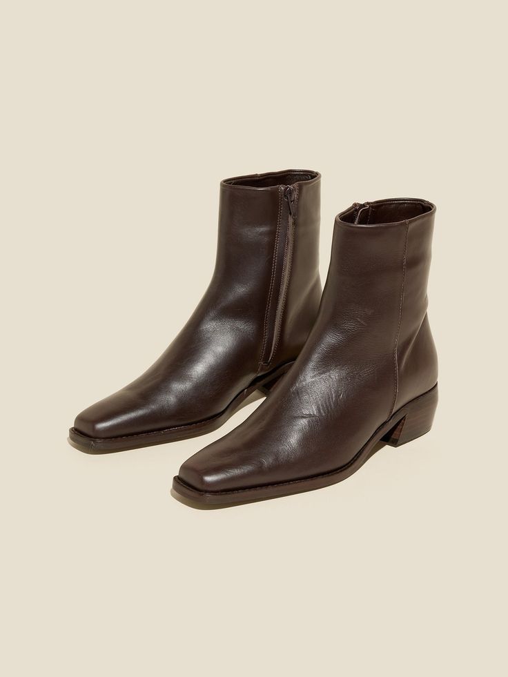 Mimmi Boot Dk. Brown - Holzweiler Classic Ankle Boots With Zipper Closure, Classic Boots With Square Toe And Heel Pull Tab, Classic Square Toe Boots With Heel Pull Tab, Leather Boots With Zipper Closure And Snip Toe, Chelsea Boots Men Outfit, Dirty Boots, Boots Men Outfit, Blazer And T Shirt, Brown Chelsea Boots