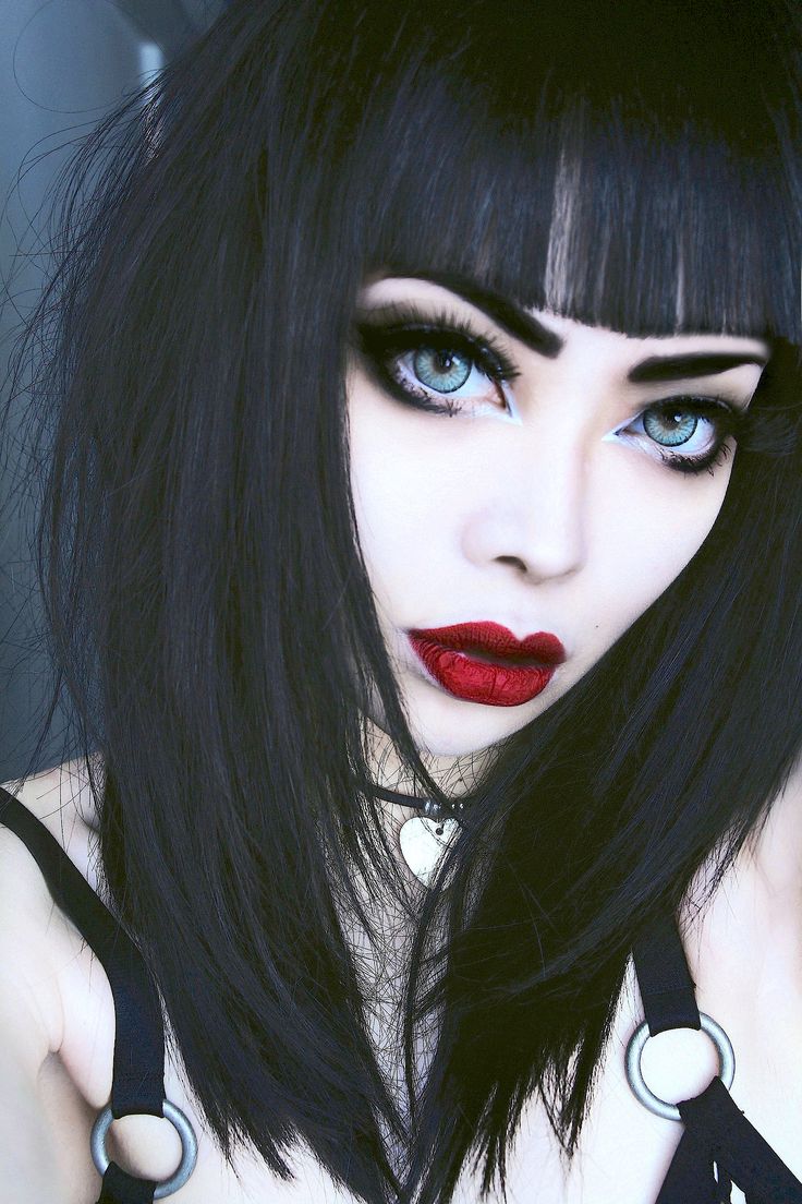 Hair Trends! Colour Style Beauty Fashion Makeup Sarah Marie Karda, Styl Goth, Wylona Hayashi, Scene Girl, Goth Look, Alternative Makeup, Goth Beauty, Gothic Makeup, Goth Makeup