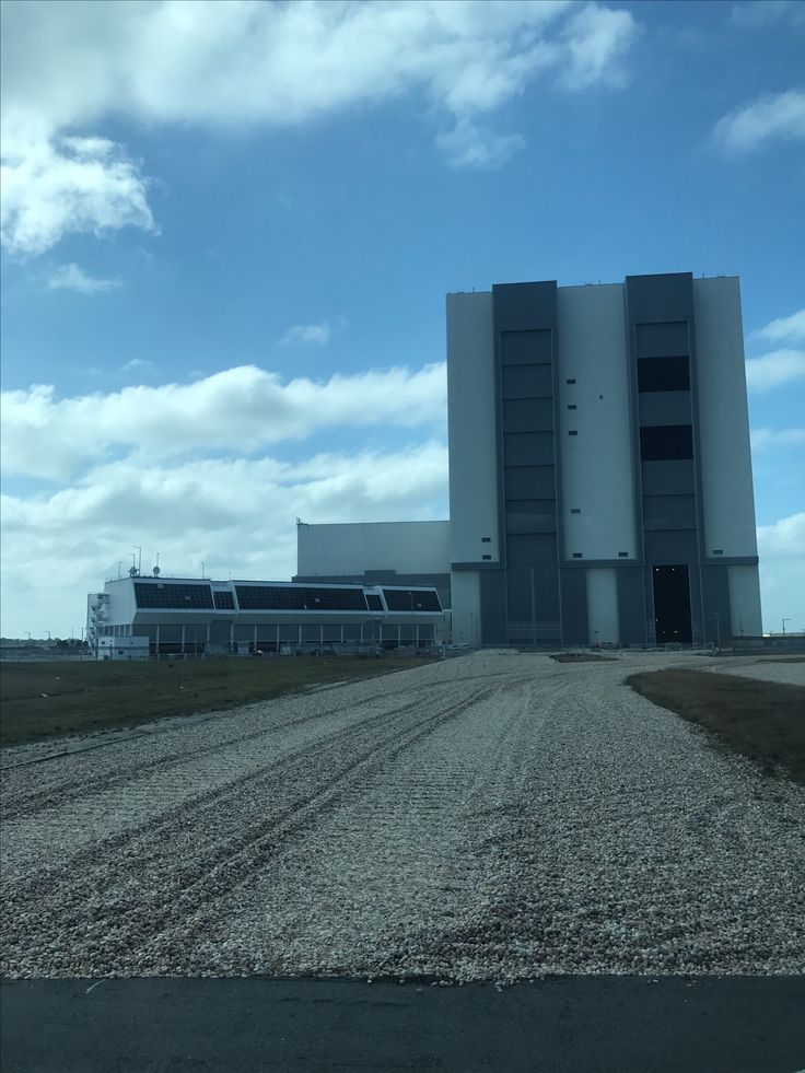 an empty parking lot in front of a large building