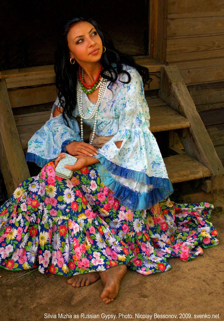 .lovely Romani Women, Romani Woman, Romani Culture, Colorful People, Cultural Clothing, Casual Attire For Women, Belly Dancing, Clothing Men, Folk Costume