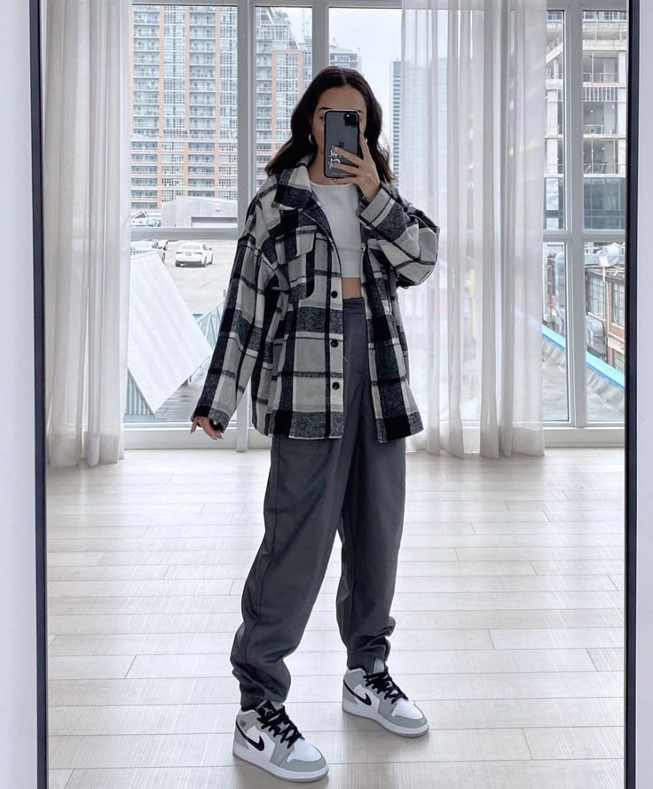 👜 on Twitter: "grey outfit 🤍… " Tomboy Winter Outfits, Cute Tomboy Outfits, 40s Mode, Style Tomboy, Tomboy Outfits, Tomboy Style Outfits, Smart Casual Outfit, Streetwear Fashion Women, Swaggy Outfits