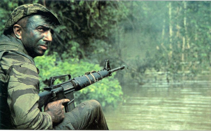 LRRP's (Lurp)-Long-range reconnaissance patrol en plena acción en Vietnam Brown Water Navy, Us Navy Seals, Vietnam History, Seal Team, Landing Craft, North Vietnam, South Vietnam, Military Pictures, Greatest Mysteries