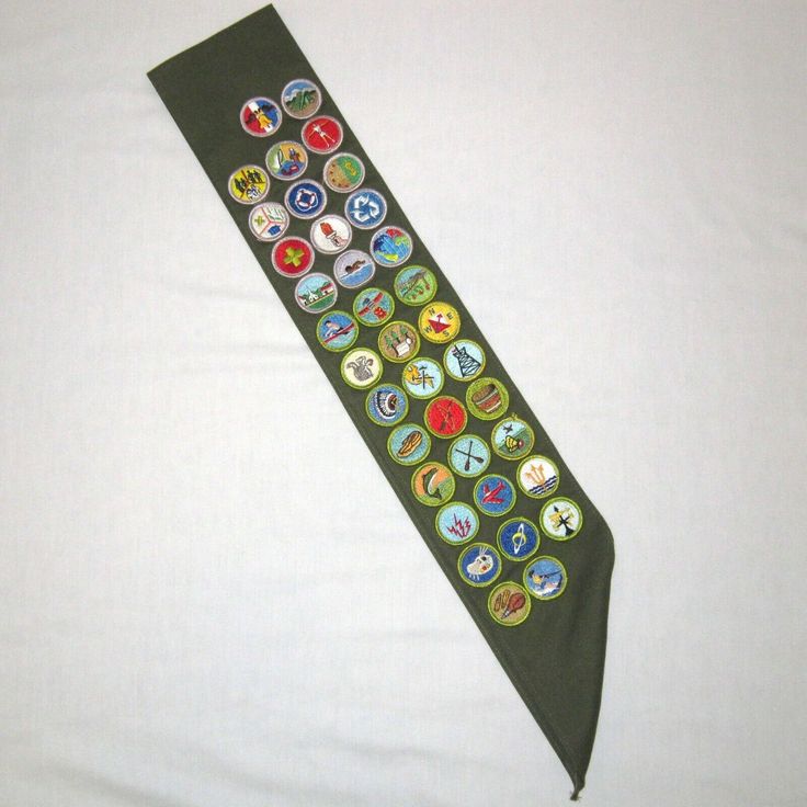 a tie with many different buttons on it