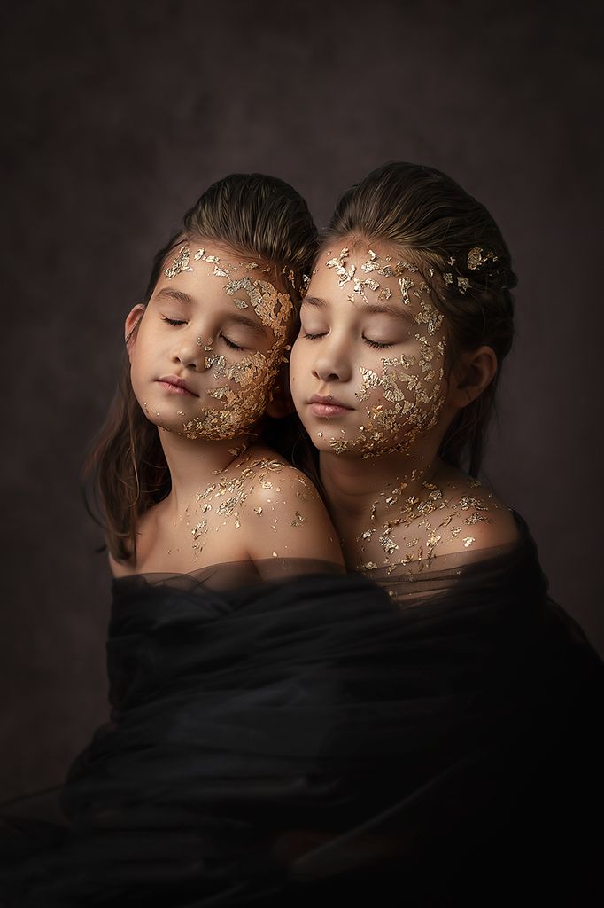 March 2020 Winner’s Gallery – CPC Portrait Awards – CPC Portrait Awards Sister Photoshoot Ideas, Sister Photoshoot, Portrait Fine Art, Fine Art Portrait Photography, Sisters Photoshoot, Studio Photos, Portrait Photography Poses, Fine Art Portraits, Female Portraits