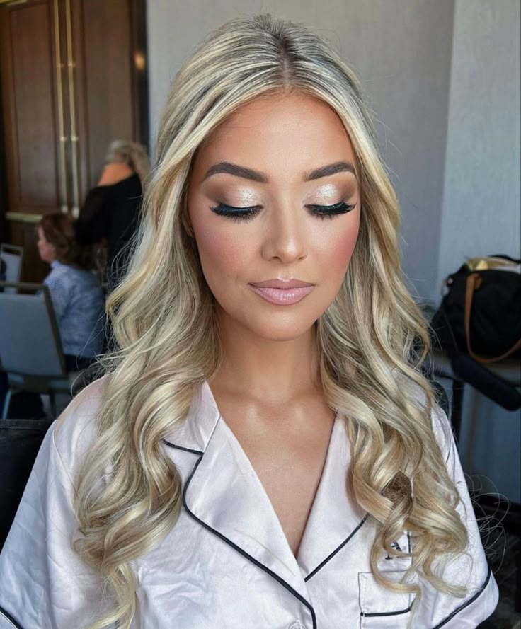 Half Up Bridal Hairstyles With Veil, Wedding Day Makeup Fair Skin, Plus Size Bridal Makeup, Carrie Underwood Hairstyles, Bridesmaid 2023, Wedding Makeup Blonde, Trucco Glam, Bridal Makeup For Blondes, Glam Bride Makeup