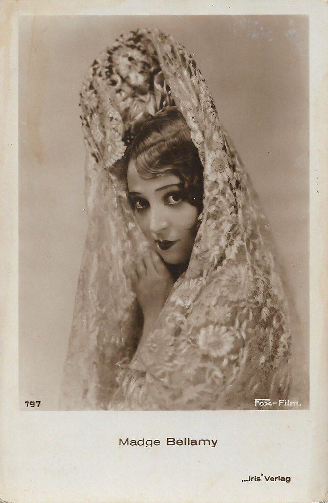 Madge Bellamy Spanish Hairstyles, Spanish Girl, Flamenco Costume, Old Hollywood Actresses, Silent Film Stars, Silent Movie, Book Images, Art Deco Period, Silent Film