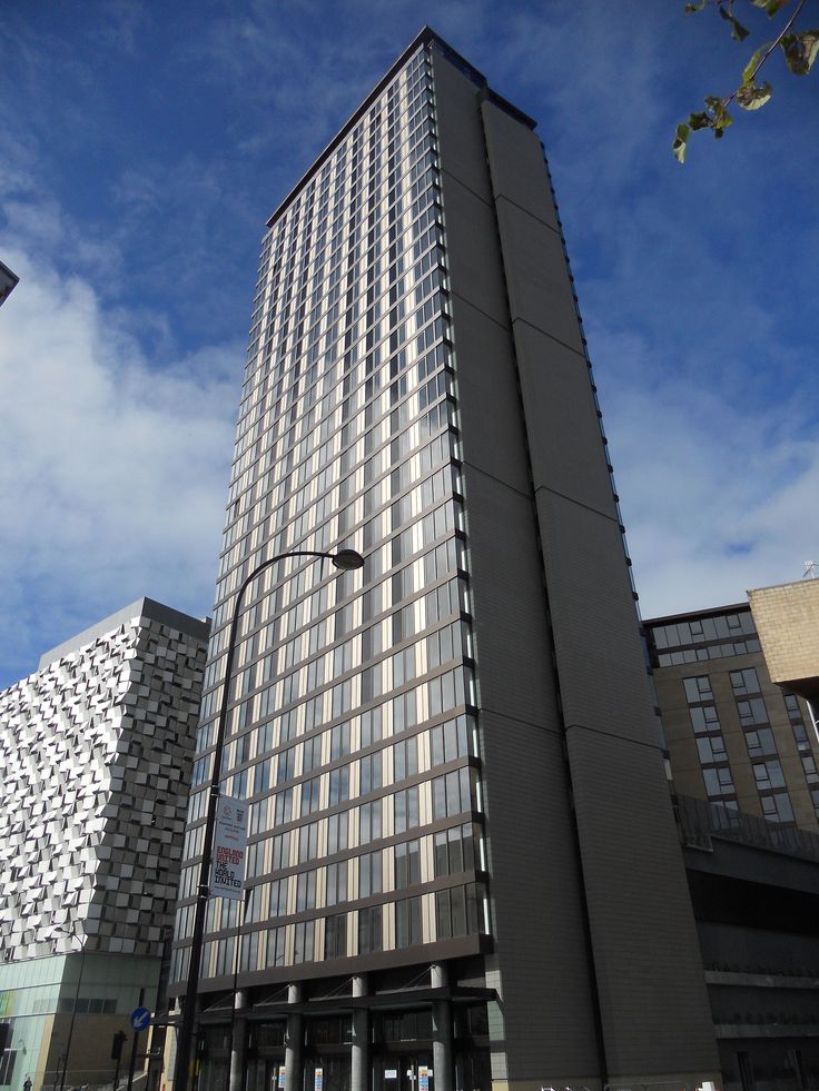 a very tall building sitting in the middle of a street