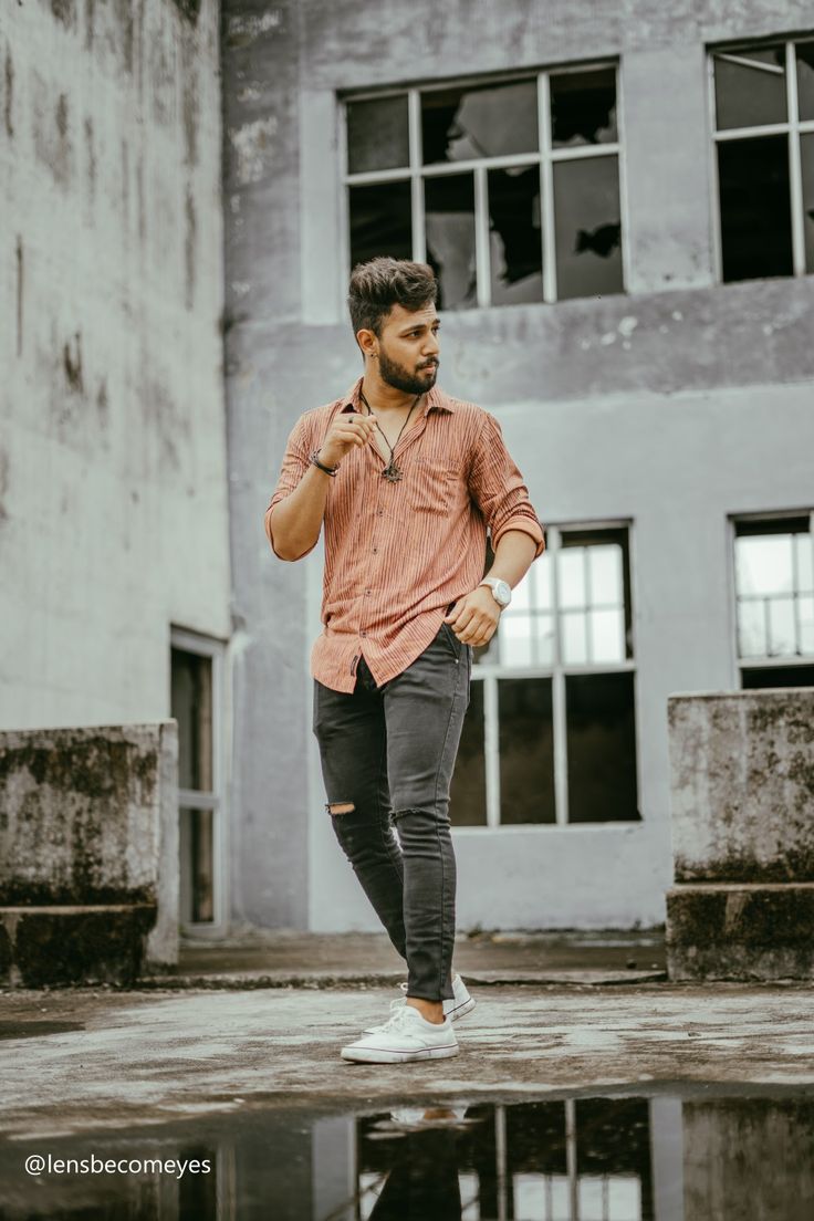 City urban style photography poses men's fashion men's urban outfit 
Men's hairstyle editing 
Photography poses
Moody edits Photoshoot For Guys, Urban Style Photoshoot, Catalog Poses, Street Poses, Male City, Disney Photoshoot, Pose Men, Urban Shoot, Male Photoshoot