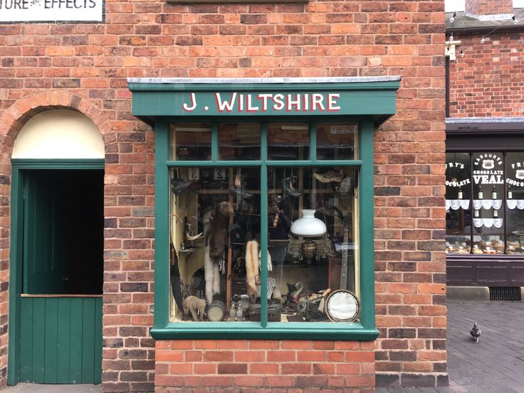 a store front with lots of shoes in the window