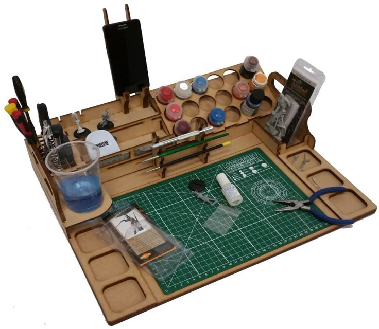 Pin by Roger Serda on modelisto | Hobby desk, Workstation, Portable ...