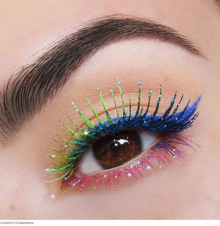 Rainbow Glitter eyelashes and eyeliner Make Up Diy, Colored Mascara, Latest Makeup Trends, Eye Makeup Looks, Rainbow Makeup, Colorful Eye Makeup, Latest Makeup, Make Up Looks, Gorgeous Eyes