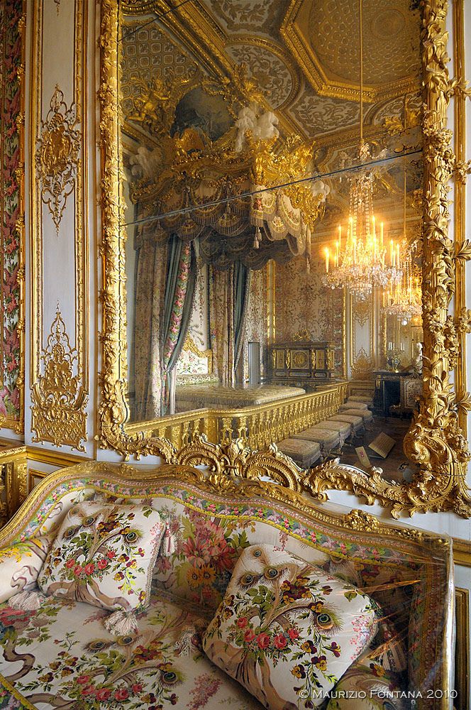 an ornately decorated room with gold and white walls