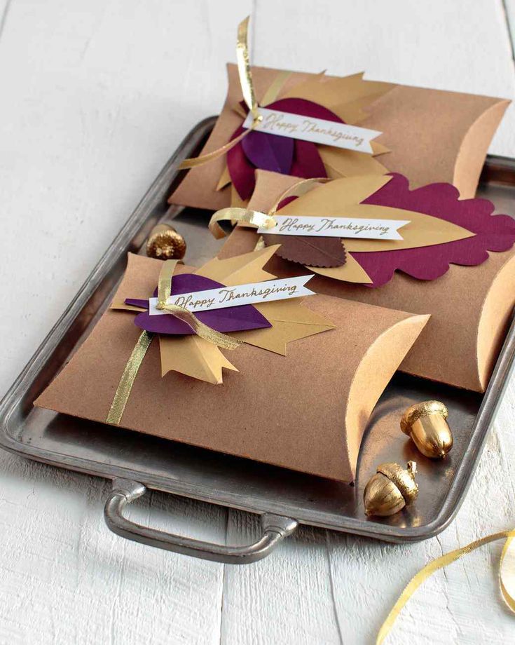 thanksgiving table favors homemade Pillow Box Ideas, Thanksgiving Table Favors, Wedding Cards Keepsake, Halloween Wedding Favors, Fall Party Favors, Thanksgiving Party Favors, Thanksgiving Favors, Diy Boxes, Table Favors