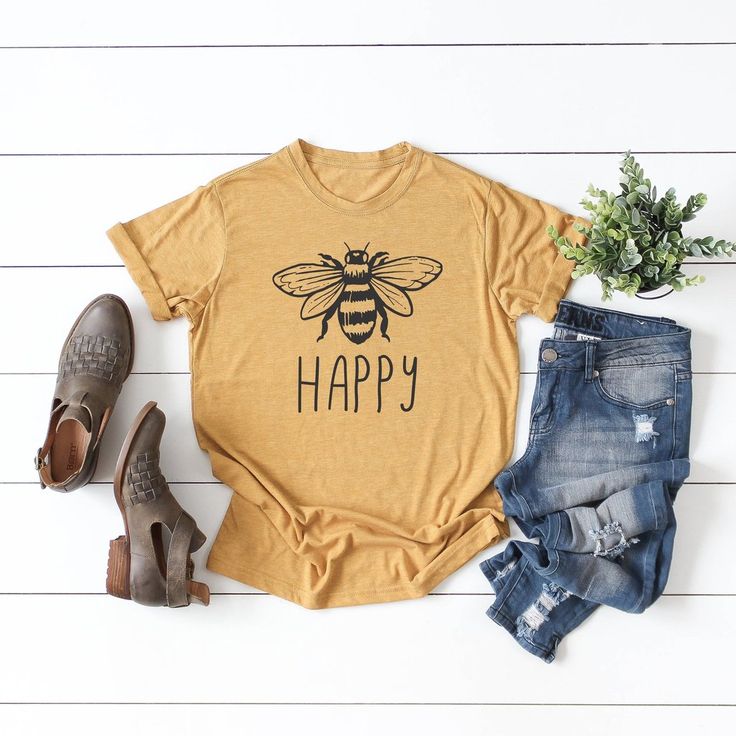 Women's Bee Happy Tee Bee The Change, Happy Tees, T Shirt World, Stylish Mom, Yellow Shirts, Bee Happy, Inspirational Shirt, Mom Tees, Tshirt Ideas