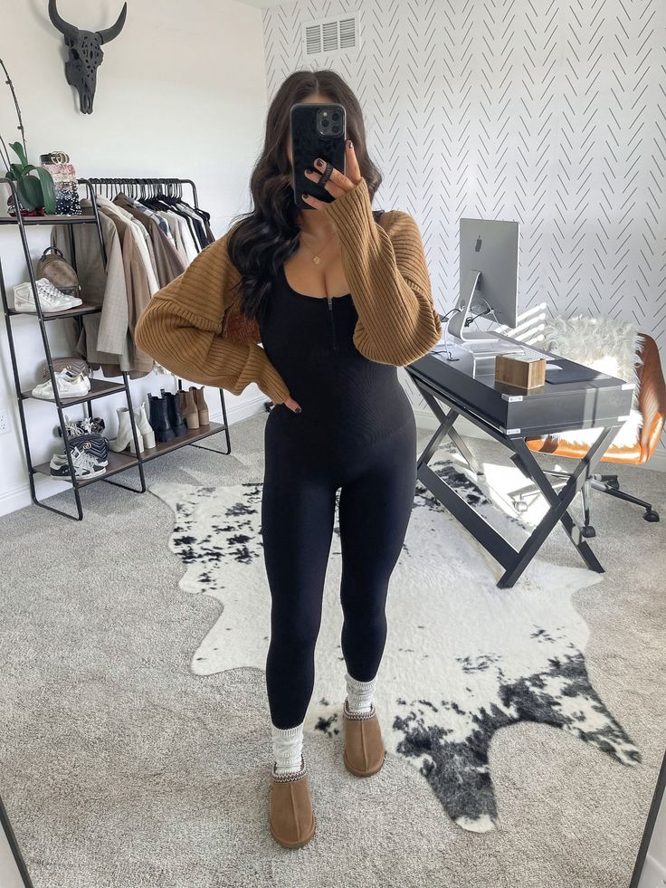 Cropped Cardigan Outfit, Black One Piece Jumpsuit, Black Jumpsuit Outfit, Jumpsuit Outfit Casual, Outfit With Uggs, Slippers Outfit, Cold Outfits, Cute Lazy Outfits, Jumpsuit Outfit