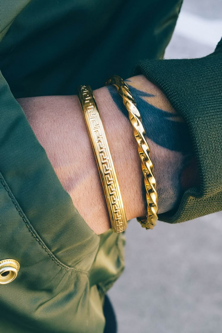 Love this modernistic spin on classic men\'s bracelets! Mens Bracelet Gold Jewelry, Gold Man, Ring Man, Mens Gold Jewelry, Jewelry Bracelets Gold, Mens Gold Bracelets, Wrist Wear, Bracelet Design, Gold Bracelet Cuff