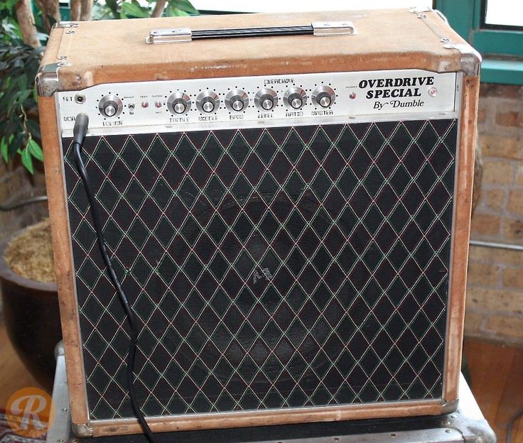 an old amp sitting on top of a table