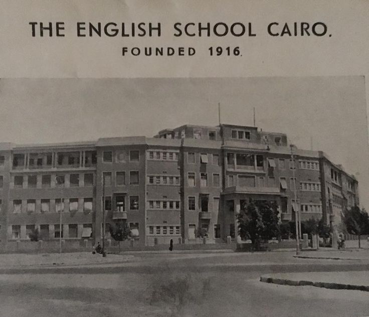 an old black and white photo of the english school carro, found in 1915