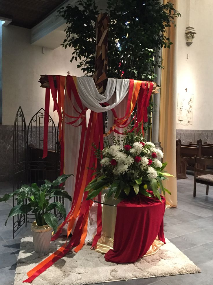 Pentecost 2018 Cathedral of St Andrew Grand Rapids, MI Alter Decorations, Rustic Flower Arrangements, Alter Art, Church Altar Decorations, Church Altar, Easter Arrangement, Church Decorations, St Andrew, Wet Felting Projects