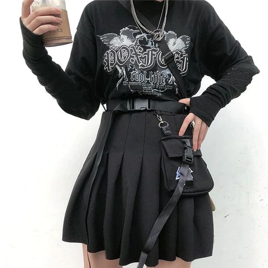 Darkwear Black Skirt Black Female Fashion, Skirts Casual, Gothic Skirt, Short Pollera, Harajuku Women, Style Gothic, Fashion Shorts, Plaid Pleated Skirt, Pants Women Fashion