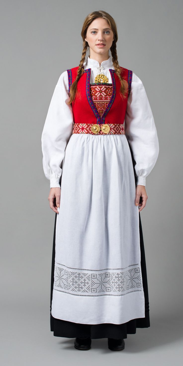 TYSNESBUNAD Norwegian Dress, Norwegian Clothing, Scandinavian Costume, Costumes Around The World, Frozen Costume, Folk Dresses, Ethnic Outfits, Folk Fashion, Ethnic Dress