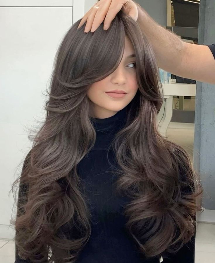 Haircuts For Long Hair With Layers, Hair Inspiration Long, Hairstyles For Layered Hair, Haircuts For Wavy Hair, Hair Done, Long Layered Haircuts, Haircuts For Medium Hair, Haircuts Straight Hair, Long Hair With Bangs