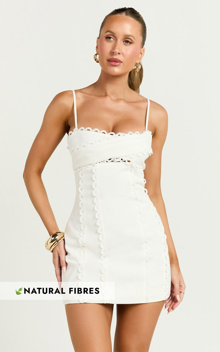 Gigi Mini Dress - Sweetheart Tie Back Scallop Detail Dress in Off White Formal Long Sleeve Mini Dress, Short Semi Formal Dresses Classy, Grad Dresses Mini, Grad Picture Outfits College, Brunch White Dress, Showpo White Dress, White Revolve Dress, Cute Mini Summer Dresses, Classy Hoco Dresses Short