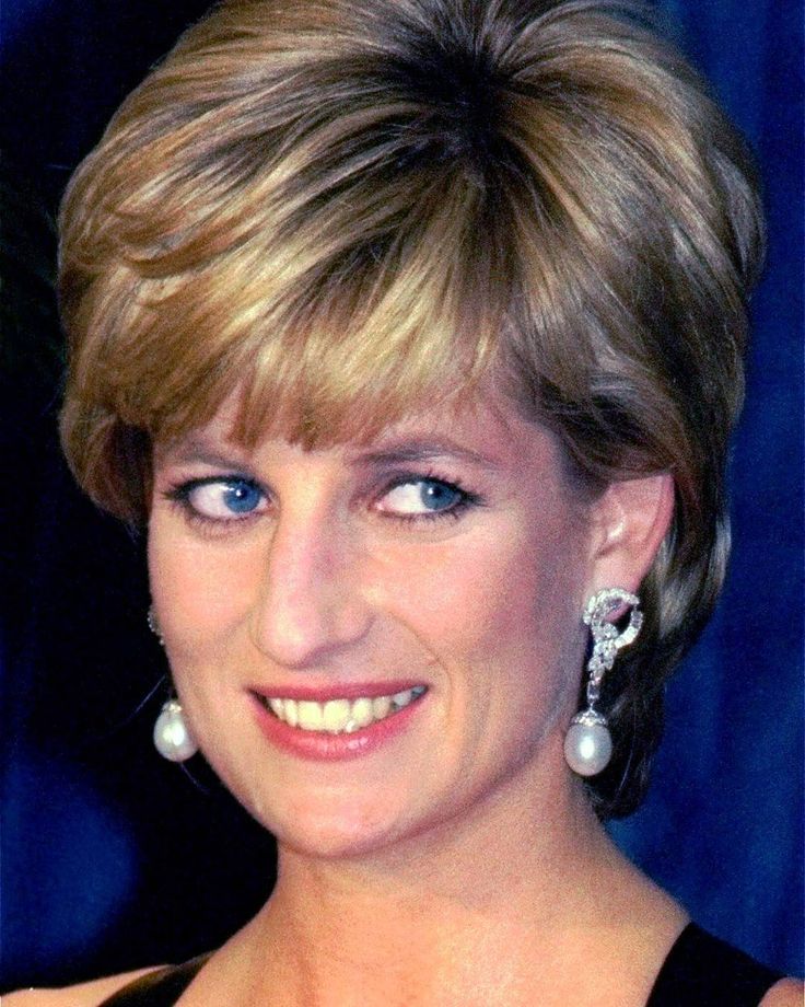 12 December 1995: A close up image of Princess Diana after receiving ...