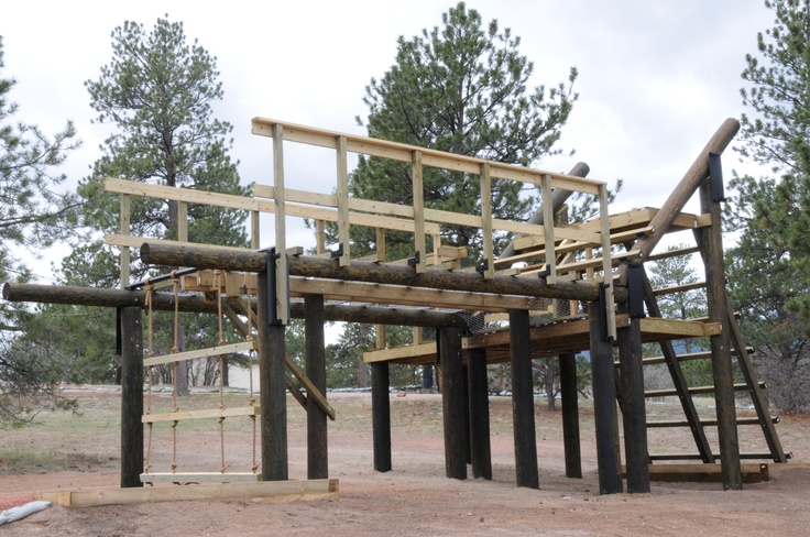 a wooden structure in the middle of some trees