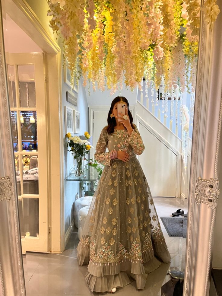 Mendhi, Asian outfit, Wedding vibes, wedding deco, Indian outfit, Asian wedding, indian, pakistani Japanese Wedding Dress, Pakistan Dress, Desi Dress, Desi Wedding Dresses, Asian Wedding Dress, Asian Bridal Dresses, Latest Bridal Dresses, Pakistani Wedding Outfits, Pakistani Fancy Dresses