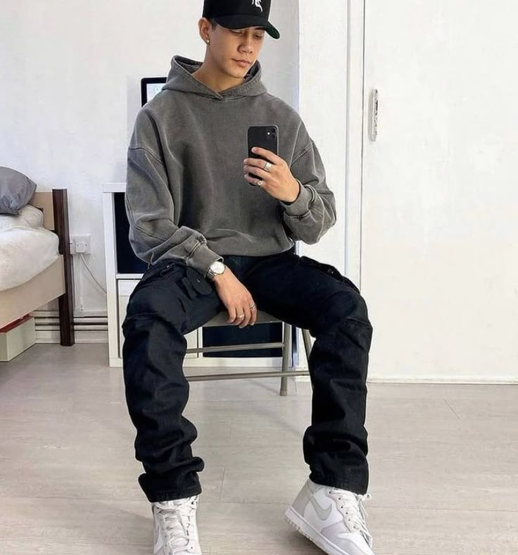 Street Wear Men Outfits, Men Streetwear Outfits, Man With Hat, Hoodie Outfit Men, Guys Fits, Trendy Boy Outfits, Style Outfits Men, Black Men Street Fashion, Dope Outfits For Guys