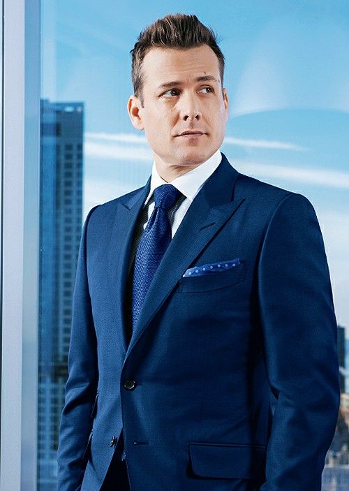 Harvey Specter... total narcissist and probable sociopath but does know how to dress (just my type! :S) (silly sartorial sunday) Harvey Specter Haircut, Best Tv Shows To Watch, Specter Suits, Suits Tv Series, Suits Harvey, Harvey Specter Suits, Tv Shows To Watch, Suits Usa, Suits Tv Shows