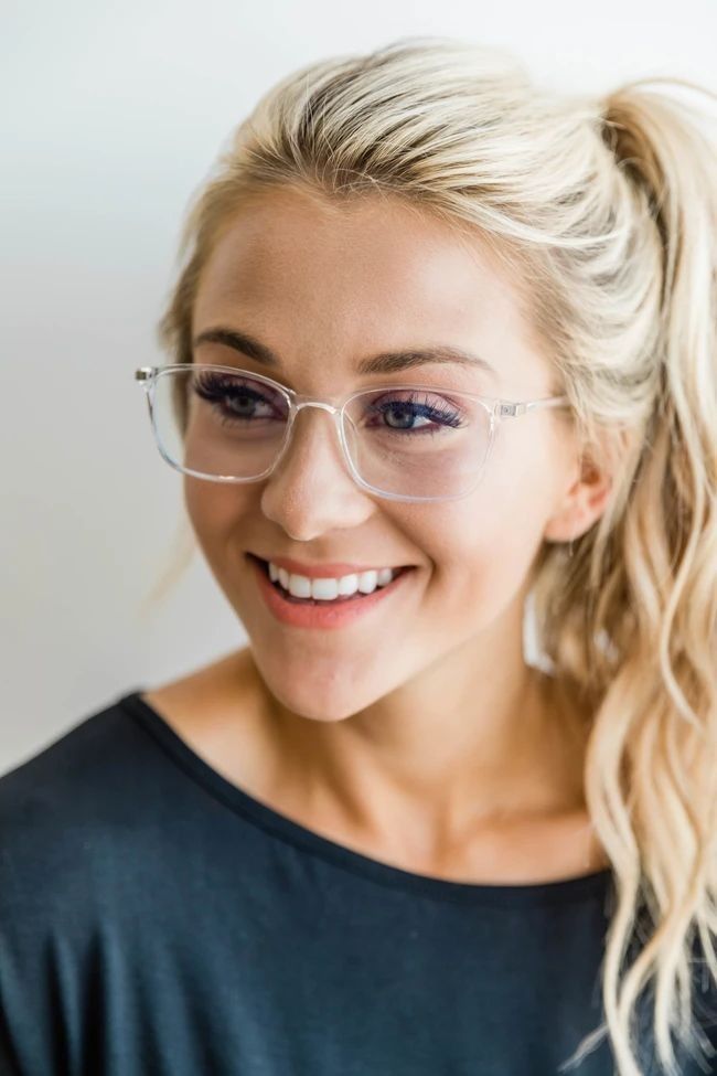 Blonde With Glasses, Clear Glasses Frames Women, Glasses Women Fashion Eyeglasses, Glasses For Oval Faces, Stylish Glasses For Women, Cute Glasses Frames, Glasses Frames Trendy, Clear Glasses Frames, Glasses Trends