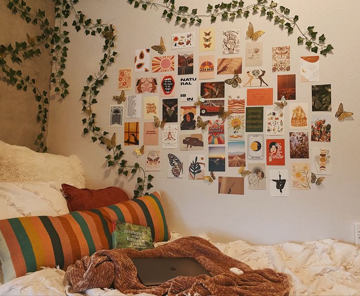 Boho Dorm Room Wall Aesthetic | Dorm room wall decor, Dorm room ...